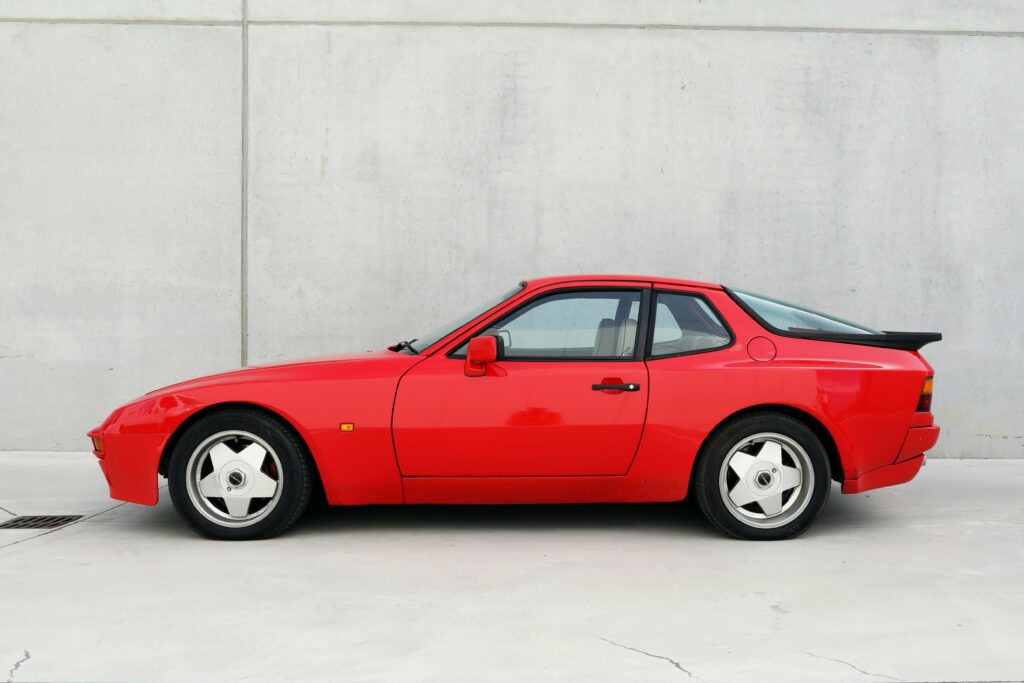 Porsche 944 001